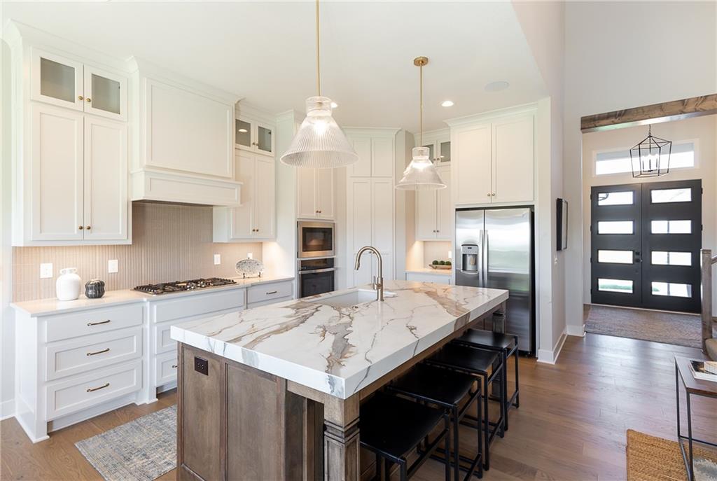 18601 Ironwood St, Overland Park, KS 66085