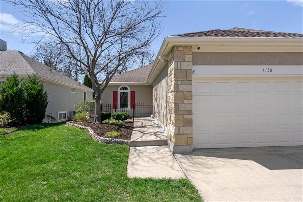 4130 SW Minnesota Dr, Lee's Summit, MO 64082
