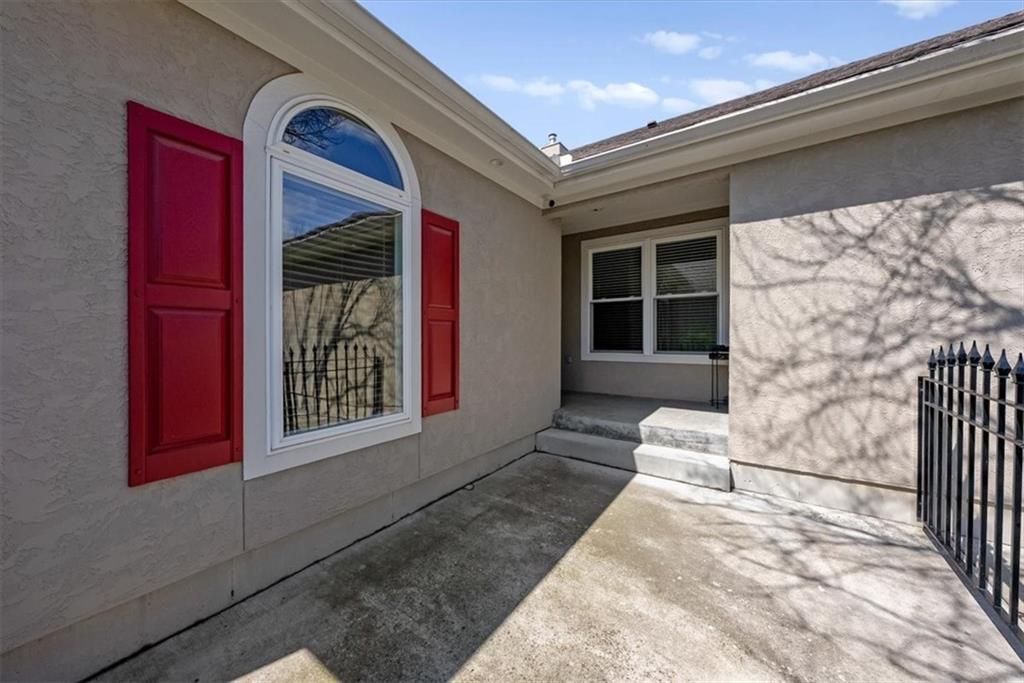 4130 SW Minnesota Dr, Lee's Summit, MO 64082