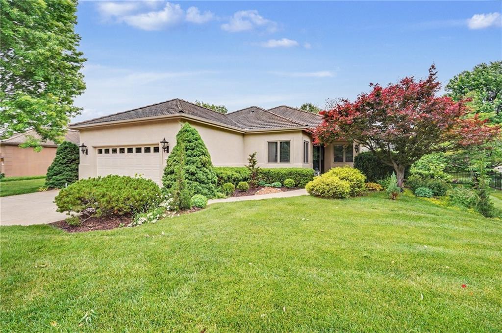 5727 Villa Dr, Lawrence, KS 66047