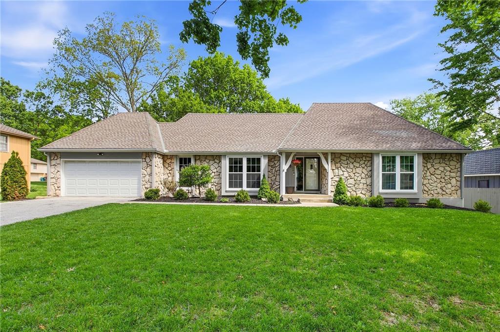 2110 W 120th St, Leawood, KS 66209