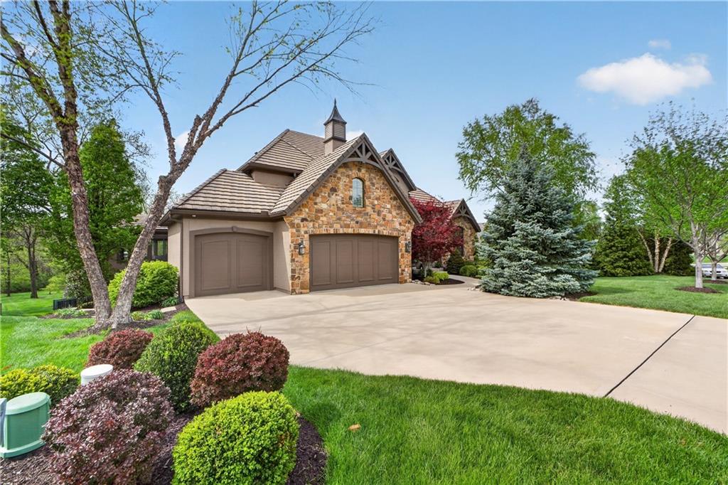 15320 Larsen St, Overland Park, KS 66221