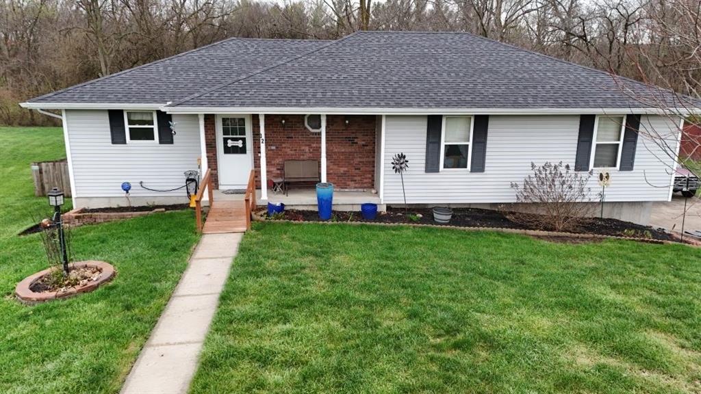 32 Mackenzie Dr, St Joseph, MO 64503