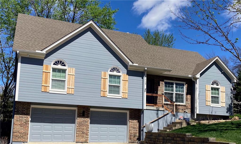 2109 SW Brookshire Dr, Blue Springs, MO 64015