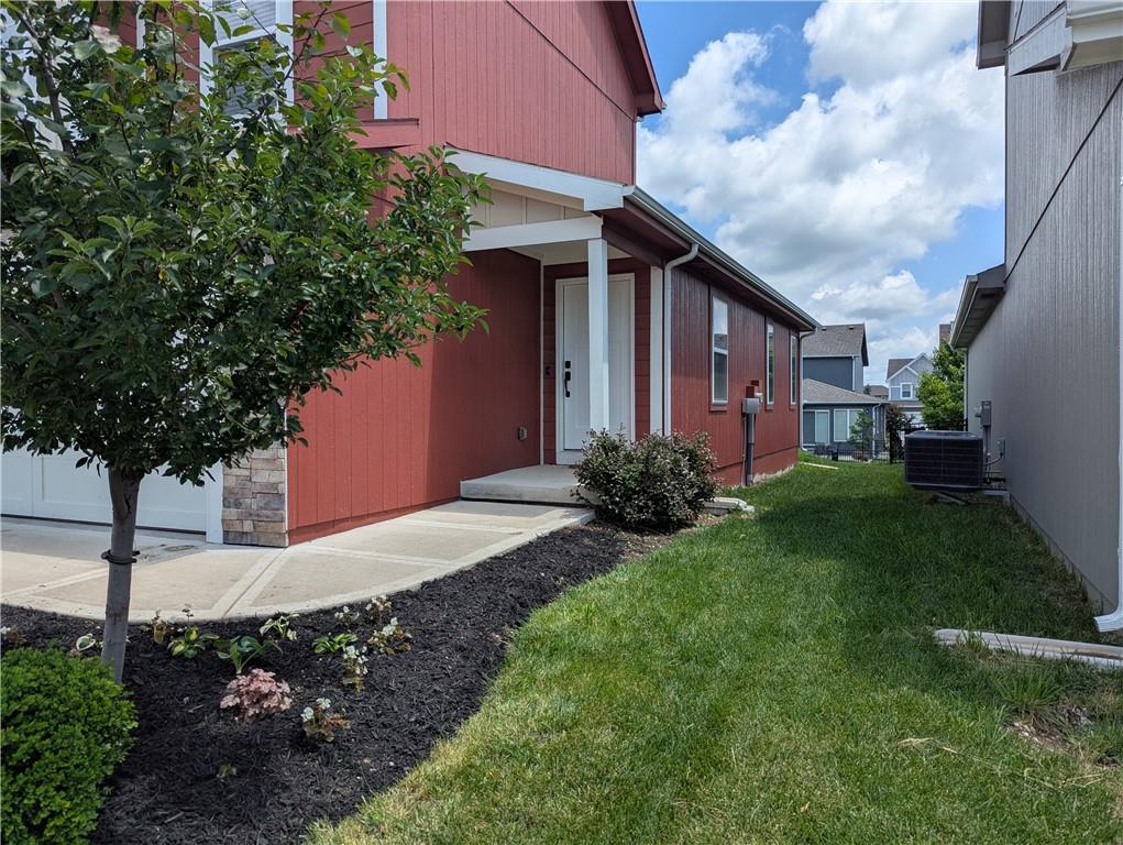 8816 SW 9th St, Blue Springs, MO 64064