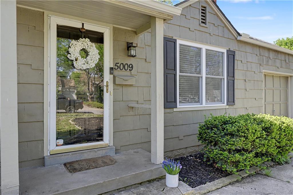 5009 W 51st Ter, Roeland Park, KS 66205