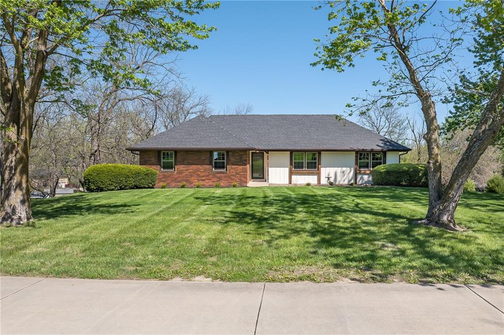 13491 Heritage Dr, St Joseph, MO 64505
