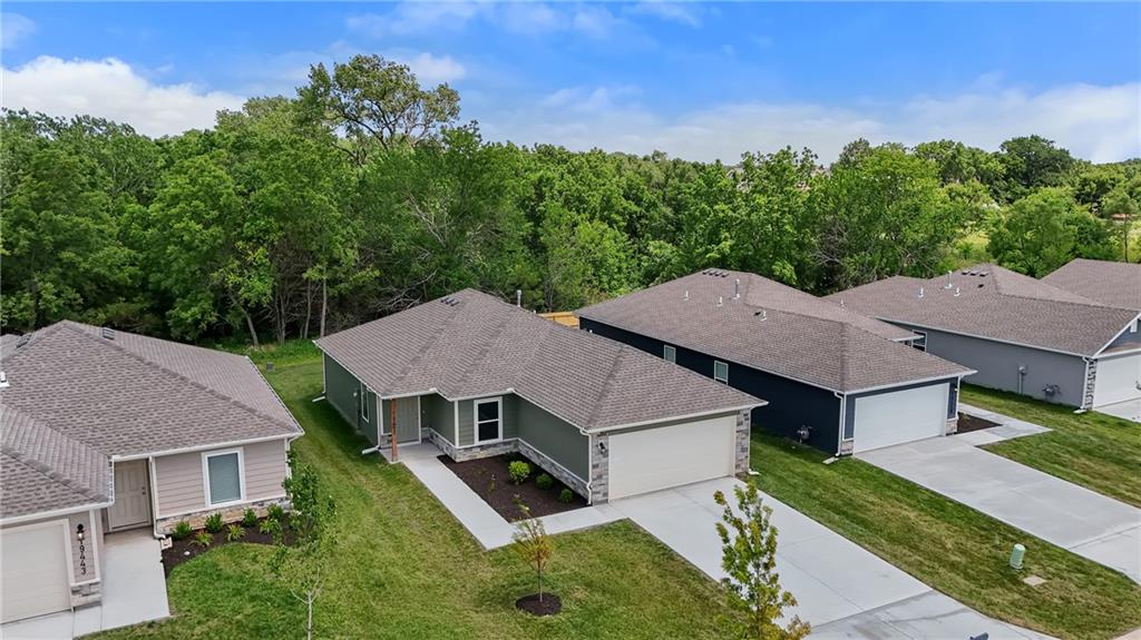 19451 Lincoln St, Spring Hill, KS 66083