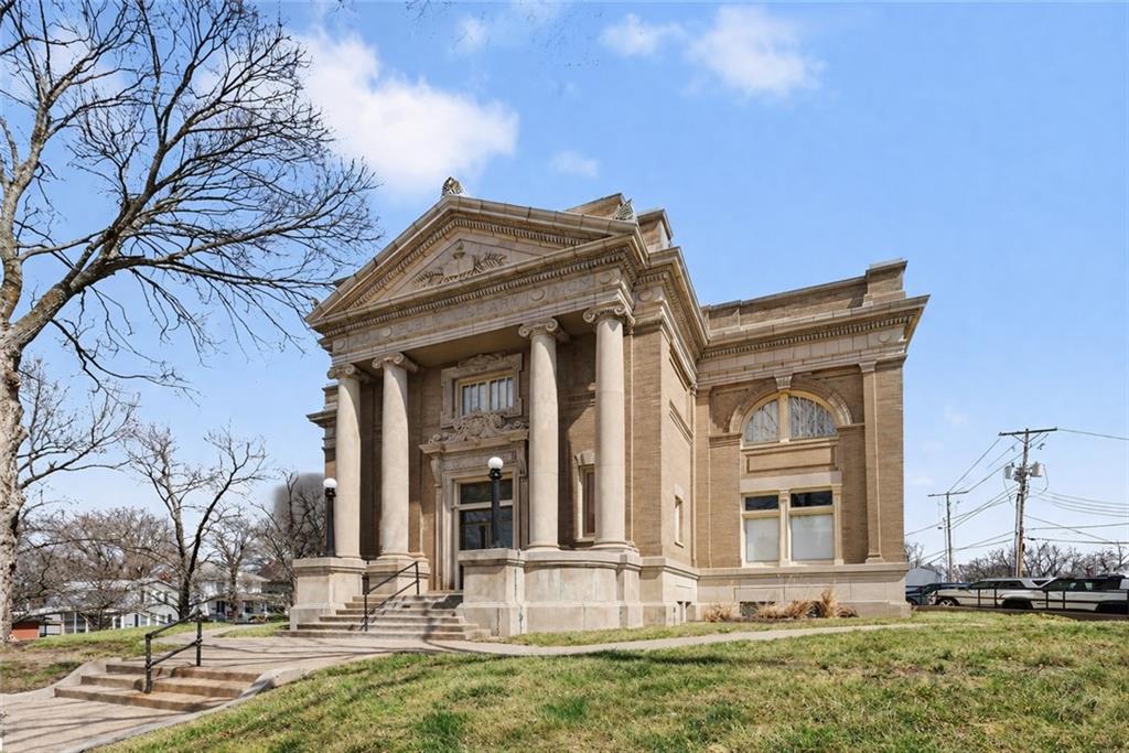 601 S 5th St, Leavenworth, KS 66048