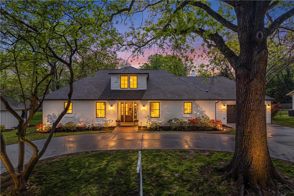 4705 W 81st St, Prairie Village, KS 66208