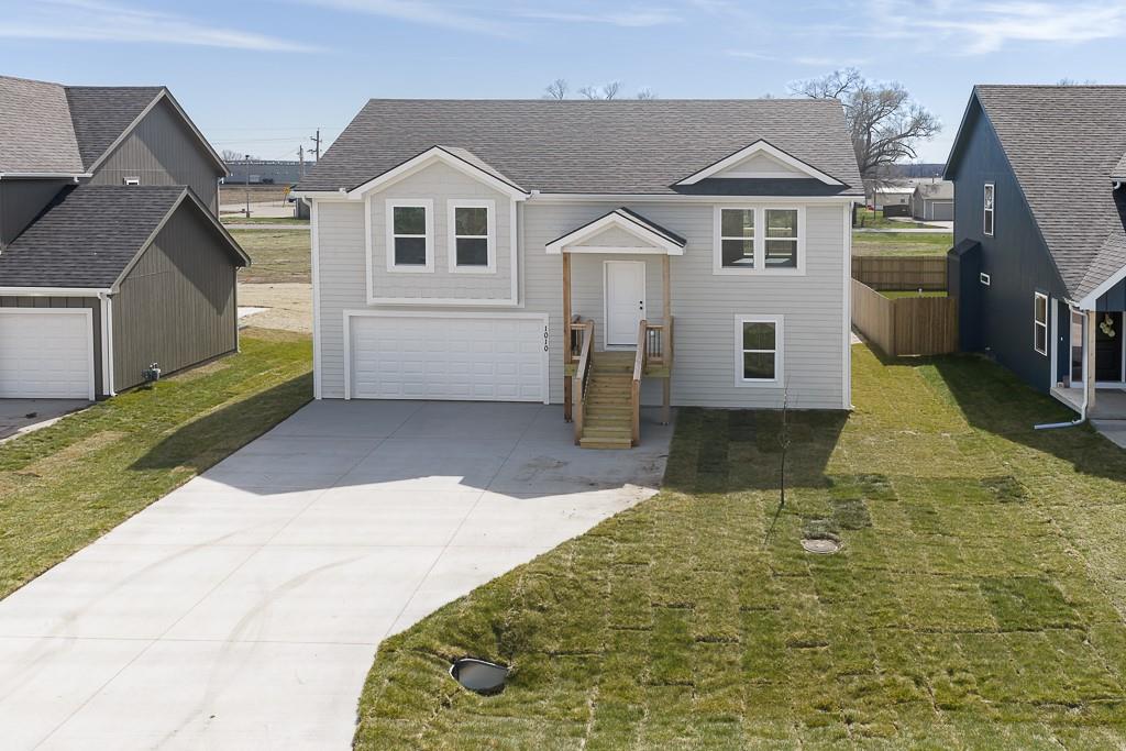 905 2nd St, Perry, KS 66073