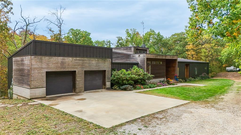 23598 Dehoff Dr, Tonganoxie, KS 66086