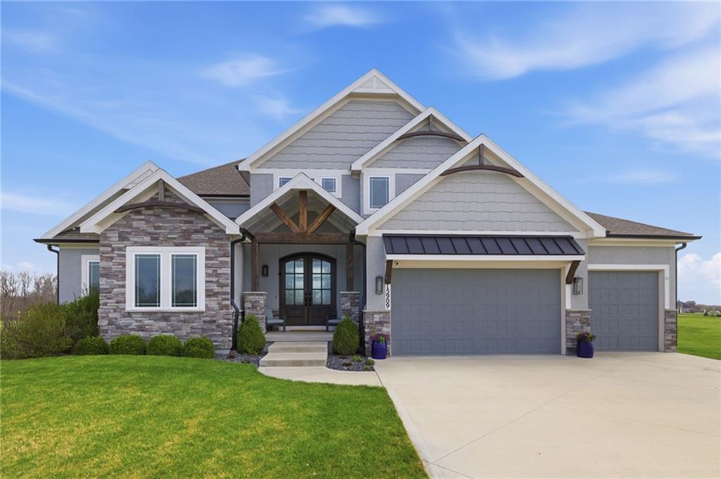 15909 Corbin Ct, Pleasant Hill, MO 64080