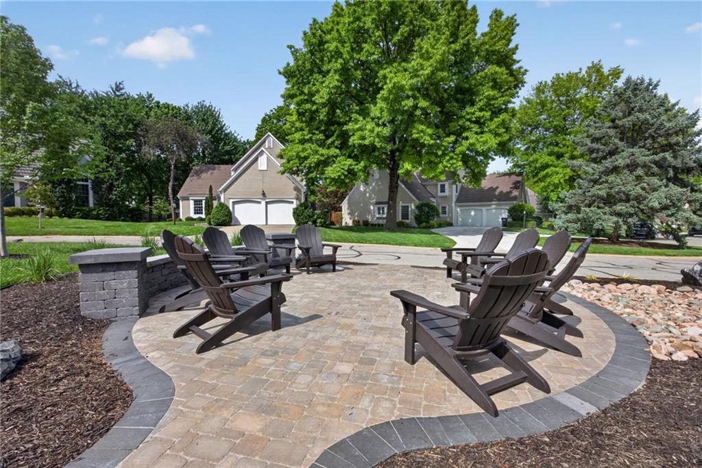 12116 Sagamore Rd, Leawood, KS 66209