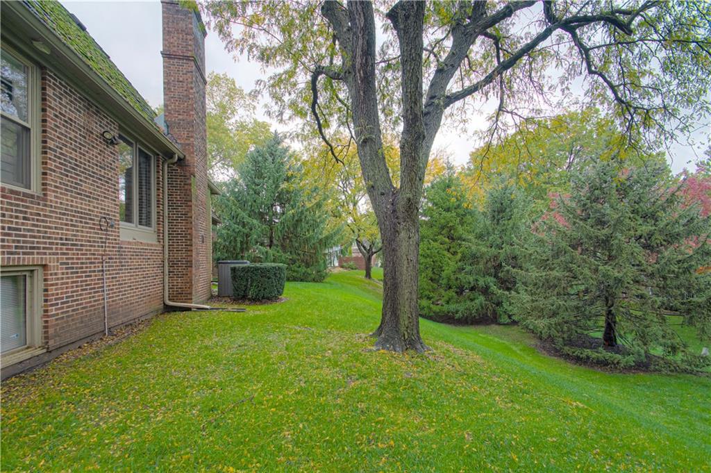 7 Lemans Ct, Prairie Village, KS 66208