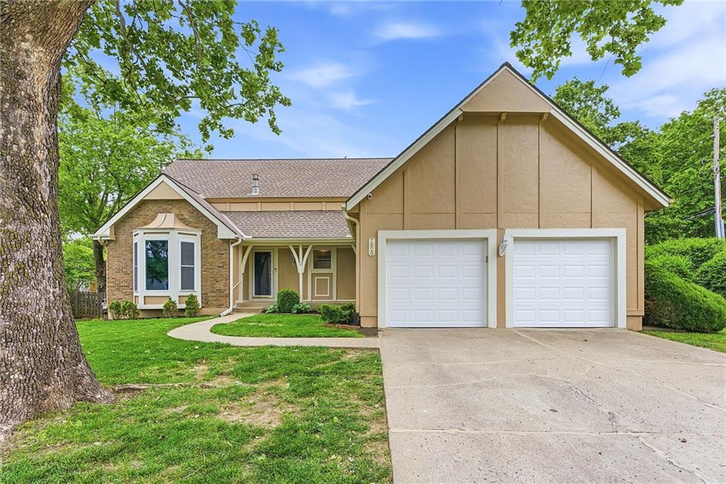 7829 Caenen St, Lenexa, KS 66216
