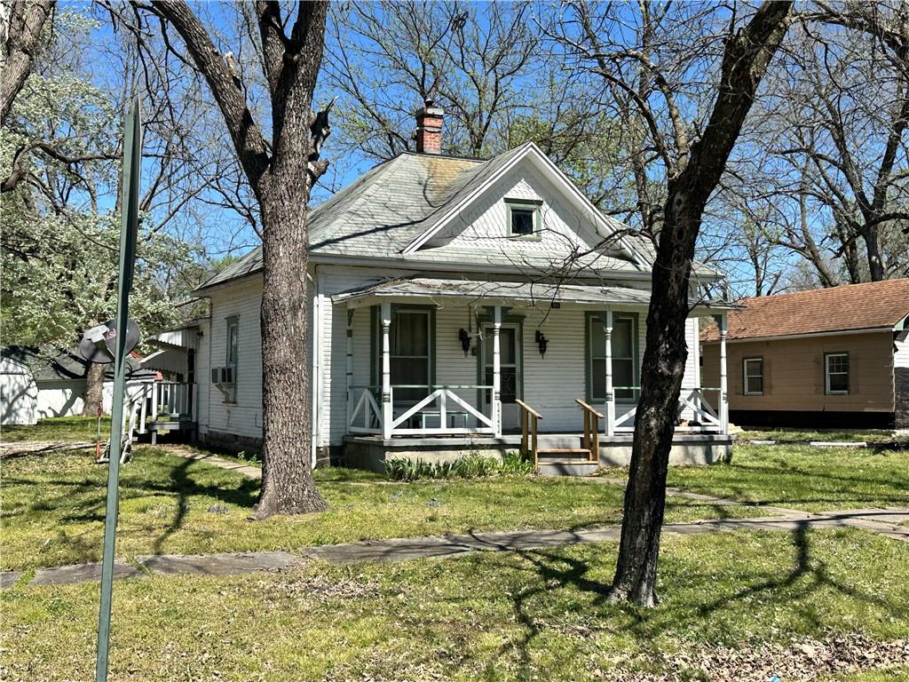 111 W 7th St, Pleasanton, KS 66075