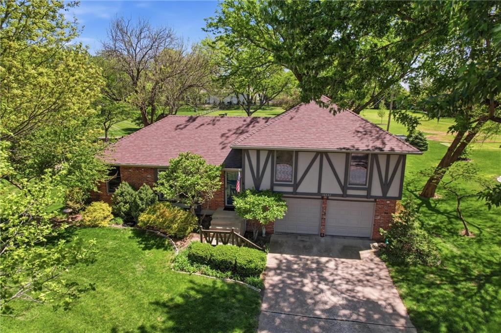 16537 Glenwood St, Stilwell, KS 66085