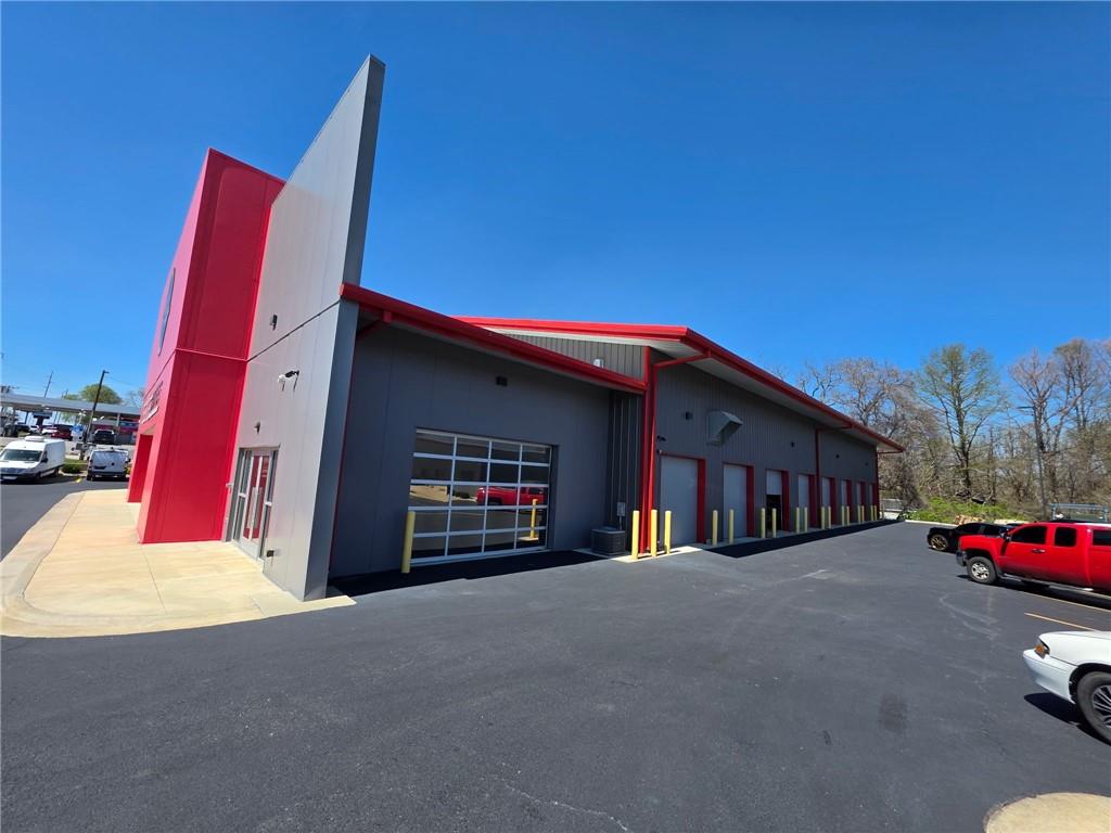 16400 East 23rd St, Independence, MO 64055