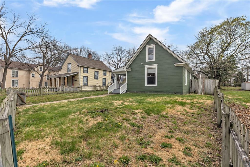 439 Ford St, Liberty, MO 64068
