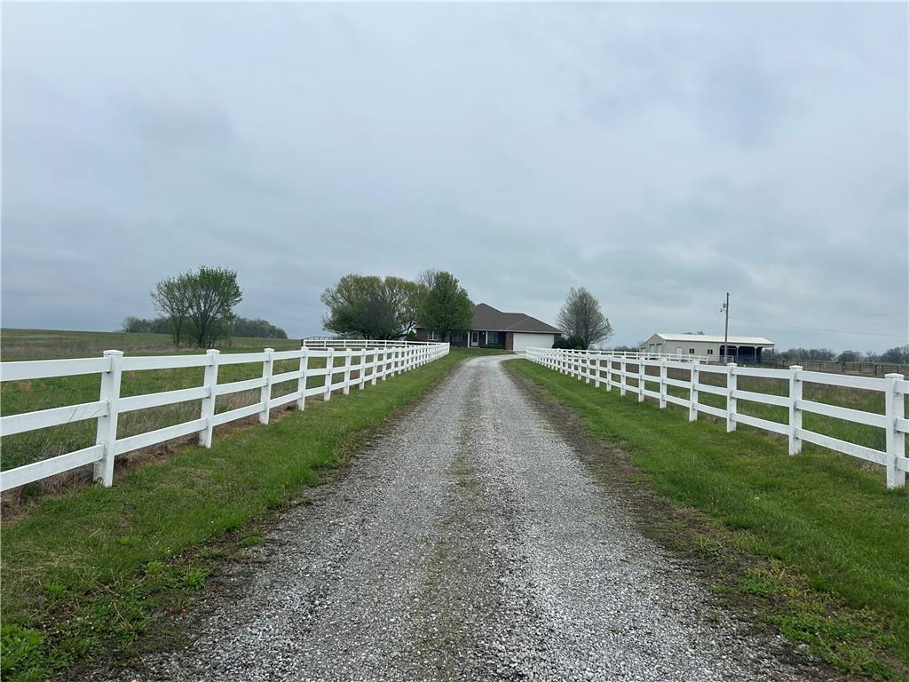 1379 NW M Hw, Clinton, MO 64735