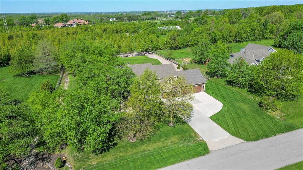 18440 Lamar Ave, Stilwell, KS 66085