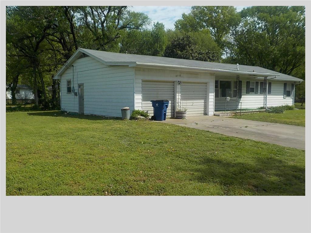 2502 Midland Ave, Coffeyville, KS 67337