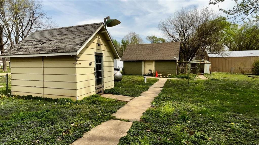 1132 Oak St, Perry, KS 66073