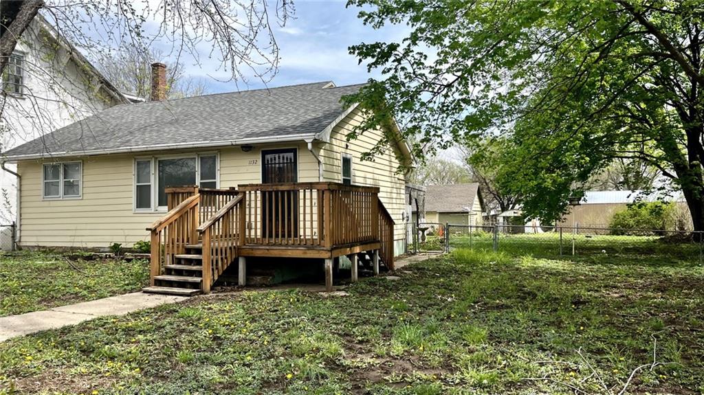 1132 Oak St, Perry, KS 66073