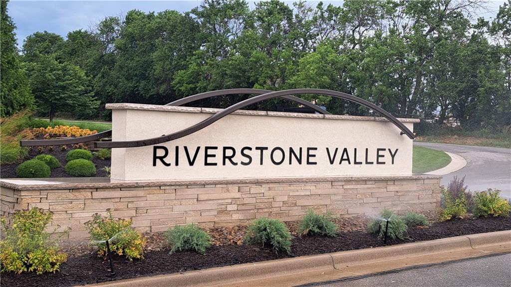 12207 W 184 Ter, Overland Park, KS 66013
