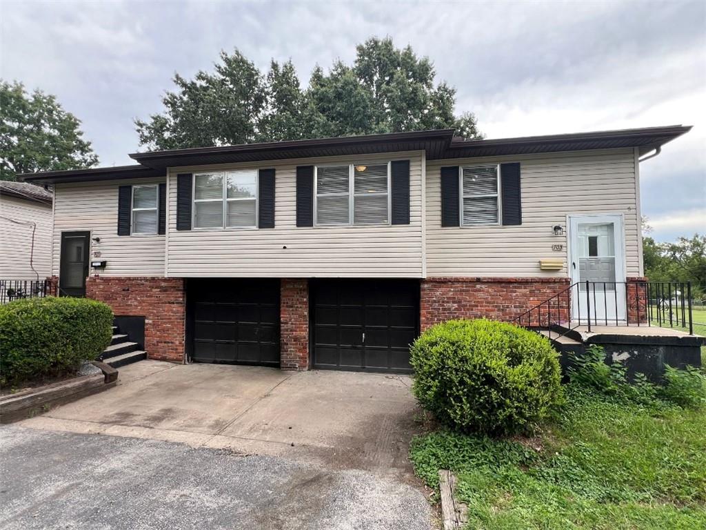 703 N Frandsen Rd, Independence, MO 64050