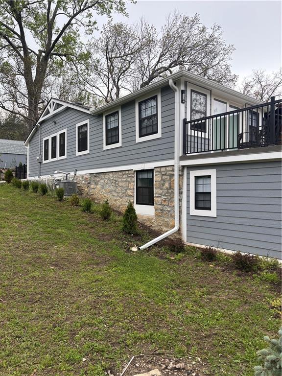 93 R St, Lake Lotawana, MO 64086
