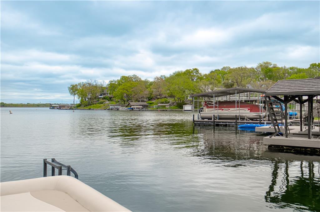 93 R St, Lake Lotawana, MO 64086