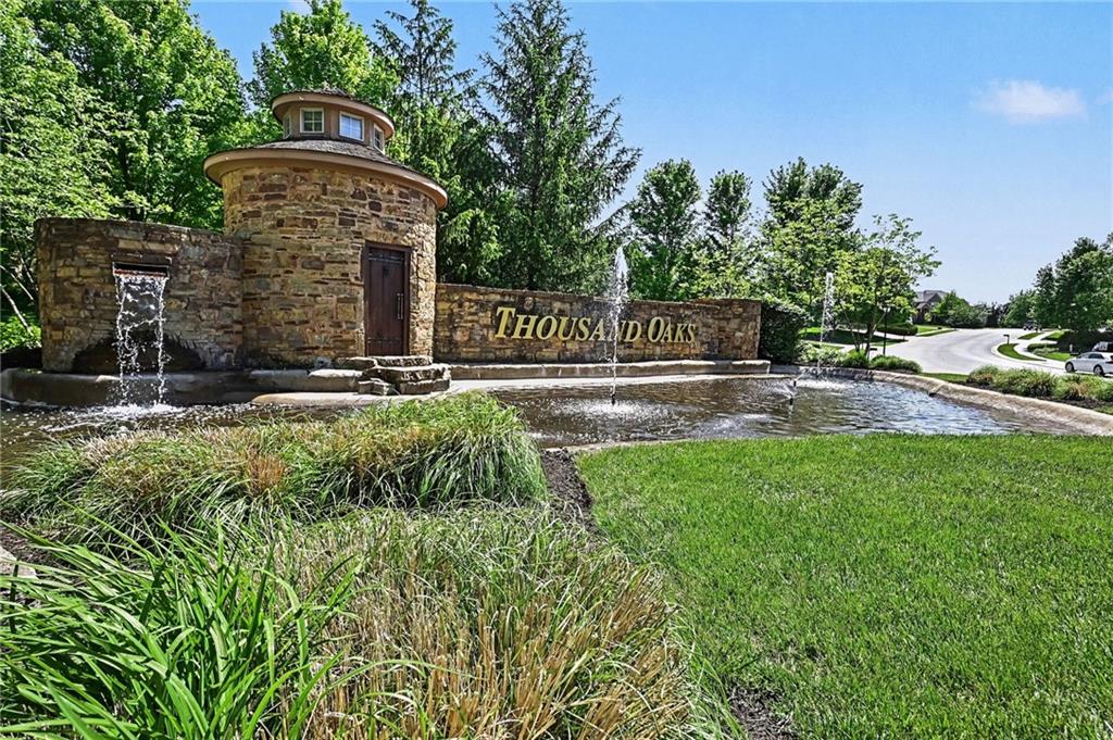 6730 Meyers Cir, Parkville, MO 64152