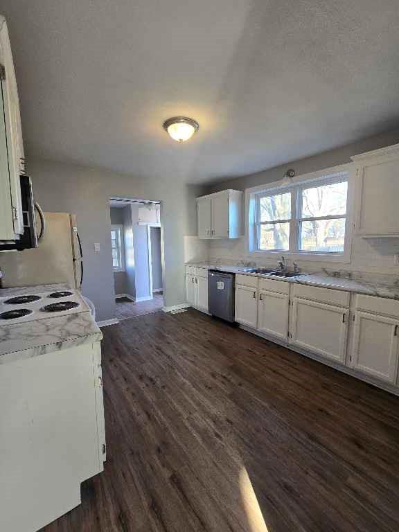 313 E Kay St, Lansing, KS 66043