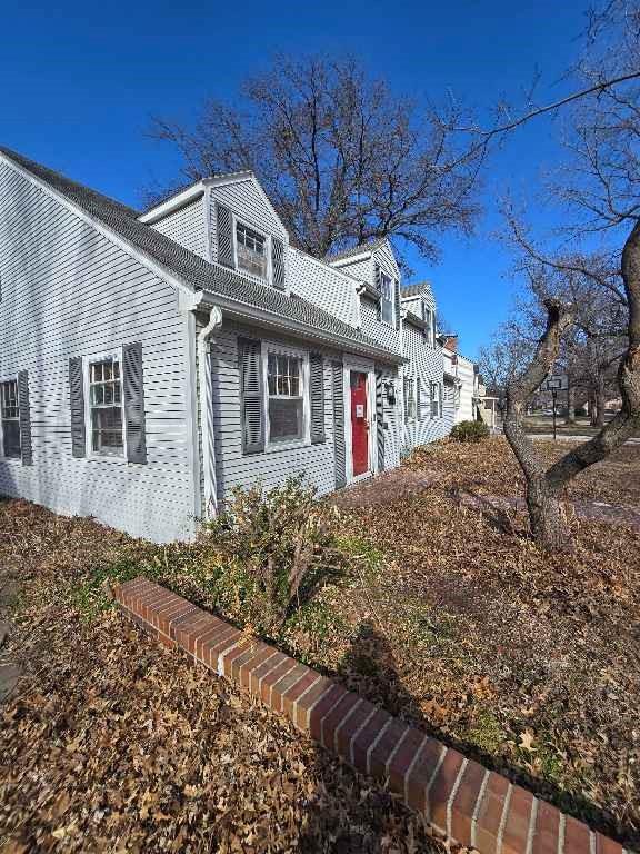 1625 SW Lakeside Dr, Topeka, KS 66604