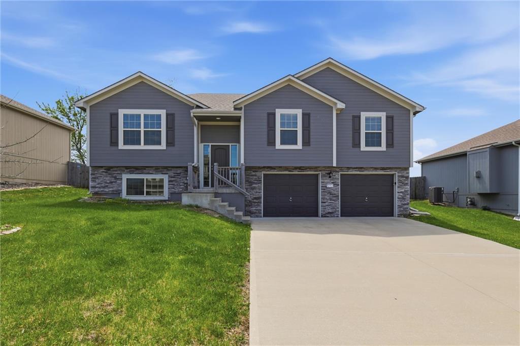 513 Bud Ln, Belton, MO 64012