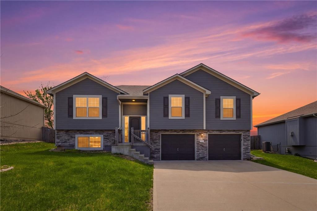 513 Bud Ln, Belton, MO 64012