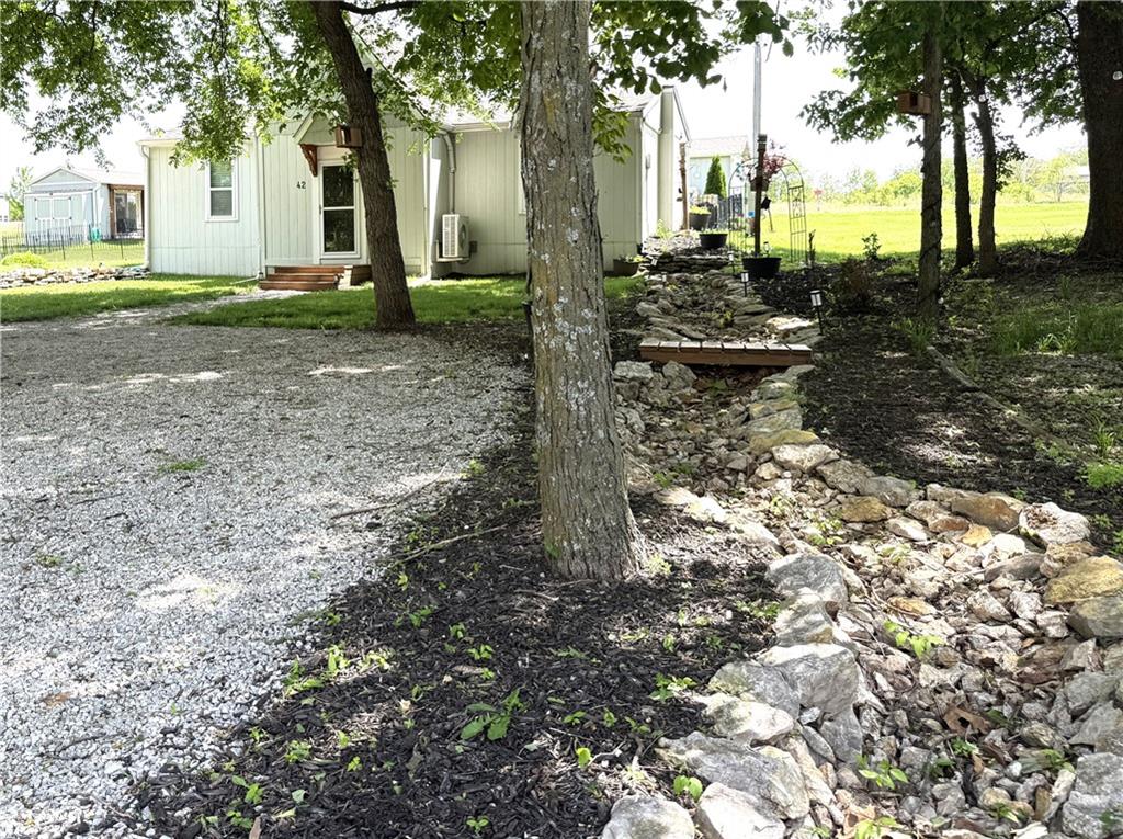 42 Fawn Valley Dr, Linn Valley, KS 66040