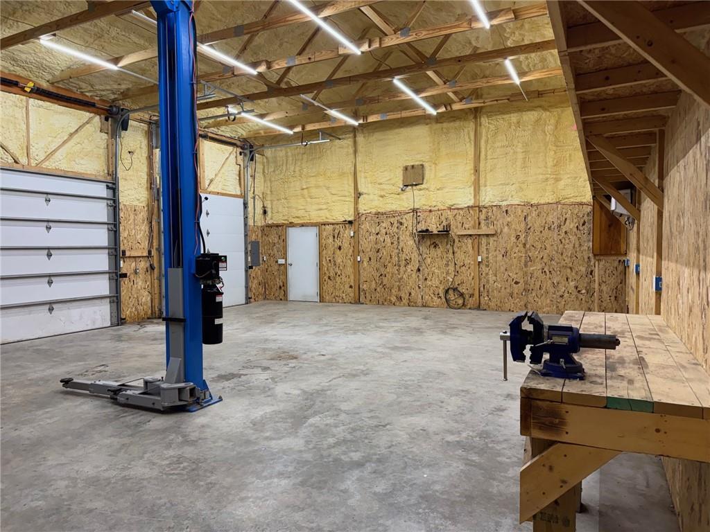 103 N Fuller St, Gallatin, MO 64640
