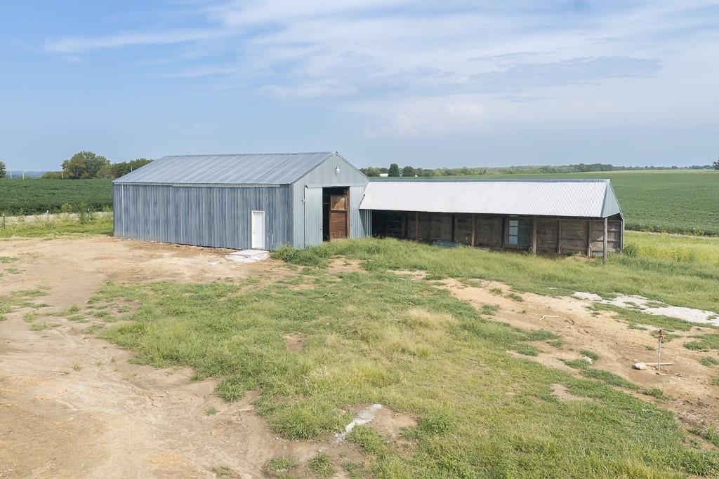 18814 Hollingsworth Rd, Tonganoxie, KS 66086