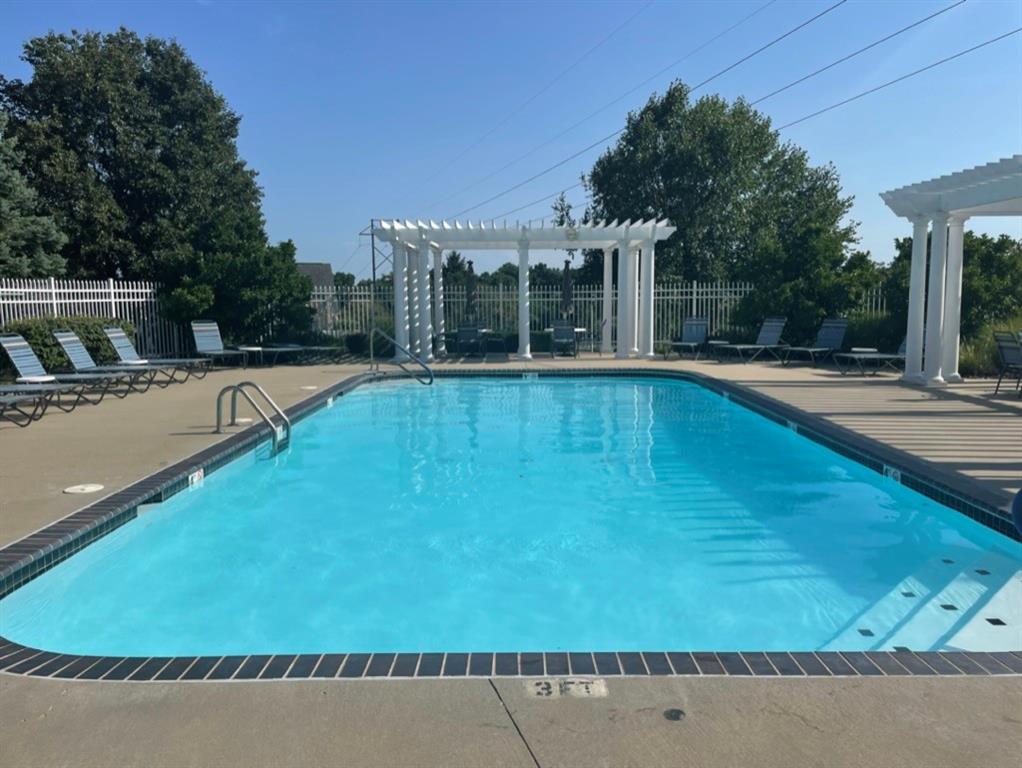 7127 Meadow View St, Shawnee, KS 66227