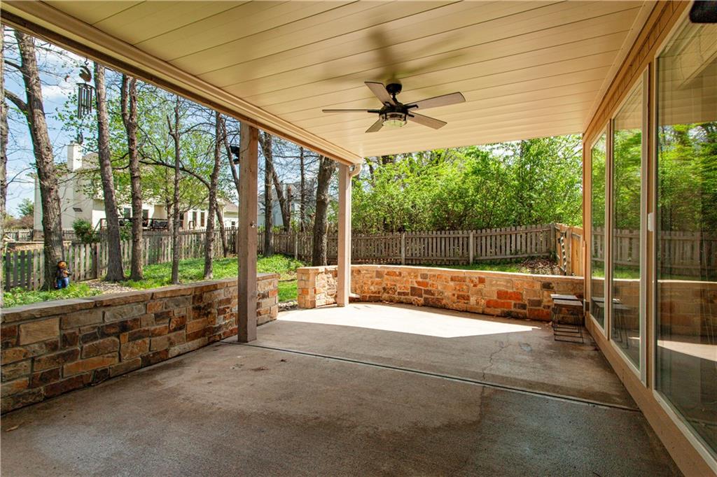 608 NE Sundown Dr, Lee's Summit, MO 64064