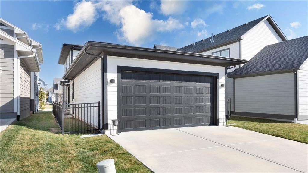 1032 SW Armie St, Lee's Summit, MO 64081