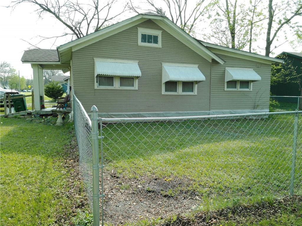 220 W 10th St, Ottawa, KS 66067