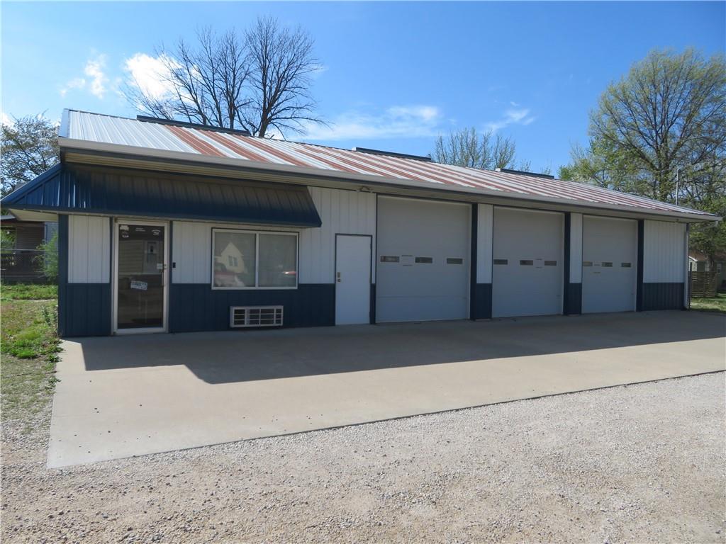 106 W Lake St, Mc Louth, KS 66054