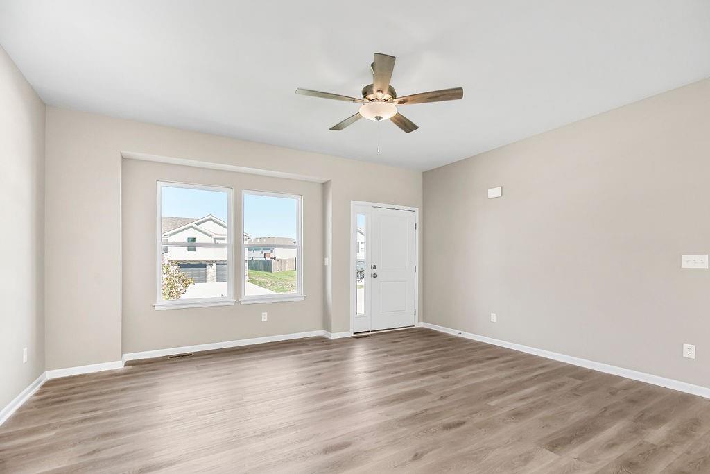 2521 SW Mitchell St, Oak Grove, MO 64075