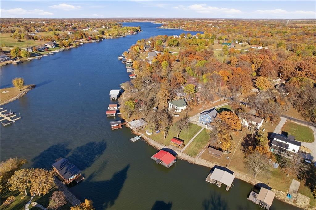 622 Lake Viking Ter, Gallatin, MO 64640