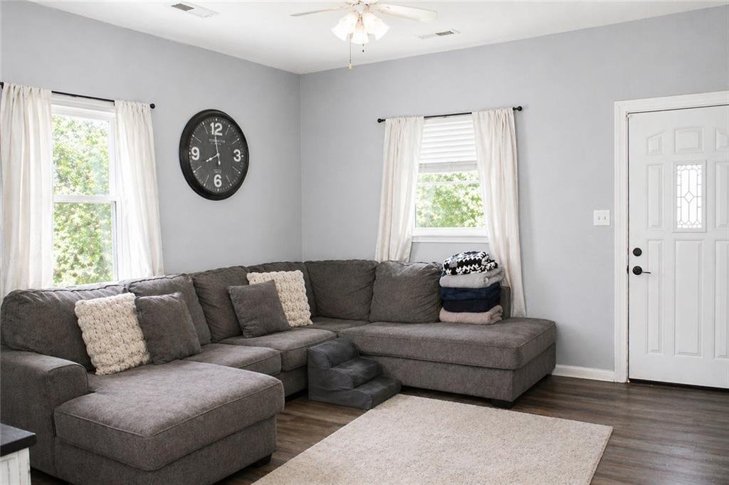 220 W 6th St, Cameron, MO 64429
