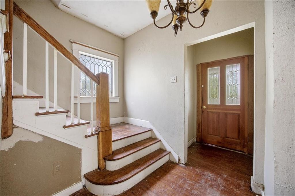 563 E Park St, Olathe, KS 66061